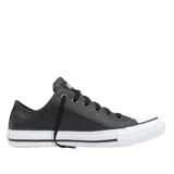 Championes Converse All Star de cuero negro con suela blanca.