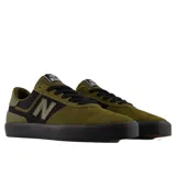Championes de skate New Balance Numeric 272, color verde oliva y negro. Presentan una combinación de gamuza y lona, con el logo N en el lateral y suela de goma vulcanizada negra.