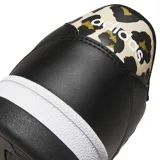 Championes Adidas Break Start Low de color negro con suela blanca. Presentan diseño de perfil bajo, puntera perforada y las icónicas tres tiras de la marca con estampado animal print tipo leopardo, mismo motivo presente en el talón.