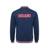 Campera tipo bomber azul marino con cierre frontal de botones a presión. Presenta el logo de Umbro bordado en el pecho derecho, el escudo del Club Nacional de Football en el pecho izquierdo, el año 1899 bordado debajo del escudo y detalles deportivos en las mangas y espalda. Cuenta con puños y cintura elásticos con franjas tricolores.