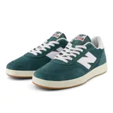 Championes New Balance Numeric 440 color verde azulado con detalles en blanco.