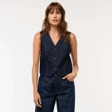 Chaleco de traje confeccionado en tejido denim de color azul oscuro, con escote en V, cierre frontal mediante botones y corte entallado.
