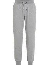 Pantalón de jogging gris con cintura elástica ajustable con cordón, bolsillos laterales y logo de la marca bordado en el lateral.
