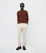 Suéter masculino de cuello redondo y manga larga, confeccionado en malla de viscosa y poliamida con textura de cuadros grid.