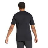 Remera deportiva Adidas de hombre, color negro, con cuello redondo y manga corta. Presenta un gran logo de las tres barras en color blanco en el centro del pecho.