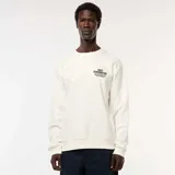 Buzo de felpa color blanco hueso, con cuello redondo y puños y ruedo acanalados. Presenta una pequeña impresión en el pecho con texto que incluye "EAST KENSINGTON PHILADELPHIA".