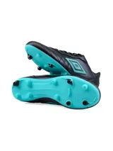 Championes de fútbol Umbro modelo Touch FG, color azul marino con detalles en azul brillante. Presentan el logo de la marca en el lateral y suela con tapones para césped natural.