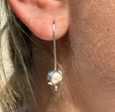 Aros colgantes de plata 925 con perla de río.