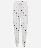 Pantalón de pijama estilo jogger con estampa de corazones en tonos suaves. Presenta cintura elástica con cordón ajustable y detalle de friso lateral, confeccionado en tejido peach touch de tacto suave.