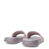 Sandalias tipo ojota Puma modelo Popcat 20, con base en color lila y tira superior en color rosado con el logo de la marca en relieve.