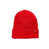 Gorro de lana tejido tipo waffle color rojo, con solapa y etiqueta bordada con el logo de la marca en el frente.