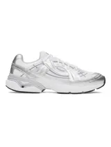 Championes deportivos Under Armour modelo UA Sola, de color blanco con detalles plateados y grises. Cuentan con una parte superior de malla ligera, superposiciones de TPU y entresuela de EVA acolchada con diseño retro-futurista.