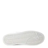 Championes urbanos Umbro modelo Milo, color blanco, con diseño clásico de caña baja, cierre de cordones y logo de la marca en el lateral.