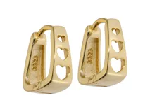 Aros tipo argolla de plata con baño de oro, diseño calado con tres corazones.