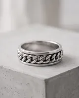 Anillo de plata 925 con diseño giratorio tipo cadena eslabonada.