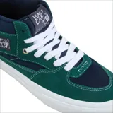 Championes de media caña Vans Skate Half Cab, color verde con detalles en azul marino y cordones blancos.