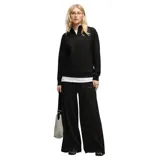 Pantalón de felpa Puma de corte wide leg, color negro, con cintura elástica con cordón de ajuste y sutil logo bordado en la pierna.