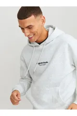 Canguro gris melange de manga larga con capucha, corte relajado, bolsillo tipo canguro y estampado con texto en el pecho.