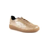 Championes de estilo urbano con diseño combinado en cuero negro y paneles laterales con estampado animal print tipo leopardo. Presenta detalle en color dorado en el talón, cierre con cordones negros y suela de goma en tono natural.