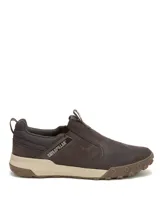 Zapato tipo slip-on Caterpillar modelo Hex Ready, confeccionado en cuero nubuck color marrón. Presenta diseño sin cordones con elásticos laterales, entresuela de EVA en tono beige y suela de goma con relieve para mayor tracción.
