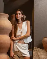 Aros tipo argollas de diseño artesanal con acabado texturizado y forma irregular. Fabricados en bronce y alpaca, con pernos y cierres de plata 925.