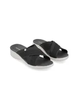 Sandalia tipo chinela Hush Puppies modelo Nerio, color negro, con capellada de tejido textil cruzado y suela de poliuretano en color blanco.