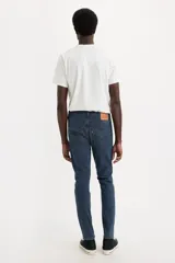 Jean de hombre Levi's modelo 512 Slim Taper, color azul oscuro.