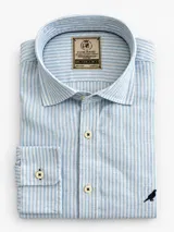 Camisa Club House de manga larga y corte clásico, confeccionada en 100% lino color azul con diseño de rayas finas verticales blancas. Presenta cuello corto, cierre frontal con botones blancos y detalle de bordado de un pájaro en el pecho.