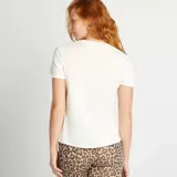 Camiseta blanca de algodón con estampado de la palabra "AMOUR" con animal print de leopardo.