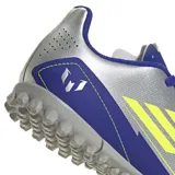 Championes de fútbol Adidas F50 Club TF J Messi para niños, color plateado con detalles en azul y amarillo.