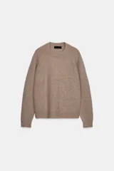 Jersey de punto con mezcla de lana y alpaca, color beige, de cuello redondo y manga larga con diseño clásico.
