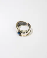 Anillo de plata 925 con dublé de oro y zirconias azules y blancas.