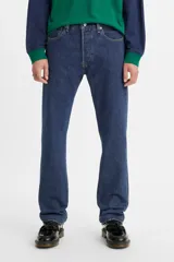 Jeans de calce recto, color azul medio, con tiro medio y confeccionados en denim 100% algodón sin elasticidad.