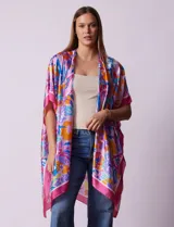 Kimono de satén estampado con flores, marca Barrington.