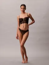 Colaless Calvin Klein de encaje floral con paneles de malla transparente y tul elástico en la espalda.