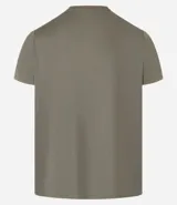 Remera deportiva de hombre, color gris claro, con cuello redondo y manga corta. Presenta un sutil efecto degradado o panel de color más claro en la zona del pecho.