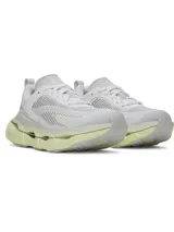 Championes deportivos blancos con detalles en gris claro y suela de color verde lima. Presentan un diseño de malla transpirable y una suela con tecnología HOVR+ para mayor amortiguación y retorno de energía.