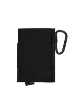 Tarjetero RFID color negro de la marca Terrano, con protección RFID y mosquetón metálico lateral. Diseño compacto y funcional.