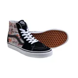 Championes de caña alta Vans modelo Sk8-HI, con diseño estampado de historietas de Condorito en los laterales. Presentan puntera y talón de gamuza negra, cordones blancos y suela de goma vulcanizada con la clásica franja lateral de la marca.