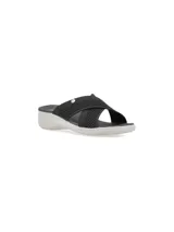 Sandalia tipo chinela Hush Puppies modelo Nerio, color negro, con capellada de tejido textil en diseño cruzado y suela de poliuretano en color blanco.