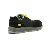 Championes de seguridad Diadora modelo Speedy Low, color negro con cordones amarillos y suela gris. Diseño técnico con refuerzo en la puntera y paneles laterales texturizados.