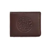 Billetera plegable Rip Curl de cuero marrón con logo de la marca grabado en relieve en el frente.