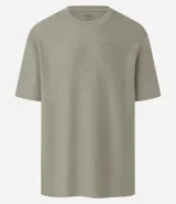 Remera color crema, de corte holgado, con cuello redondo y mangas cortas.