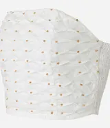 Blusa cropped sin breteles color blanco con pequeños apliques dorados.