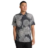 Camisa de manga corta gris oscuro con estampado de flores blancas.