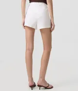 Short pollera corto color marrón de bengalina, con diseño cruzado en el frente, cierre invisible en la parte trasera y talle alto.