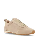 Championes Hush Puppies modelo Uma, color taupe, confeccionados en gamuza con cordones tono sobre tono y suela de goma marrón.