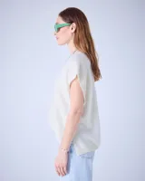 Sweater sin mangas de cuello V, color azul marino, confeccionado en cashmere.