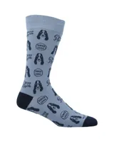 Medias de caña media color gris con estampado de perros y logos de la marca Hush Puppies. Presentan talón y puntera en color azul oscuro.