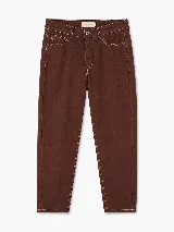 Pantalón de gabardina de corte recto y tiro bajo, color azul marino, con bolsillos estilo jean y costuras en contraste.